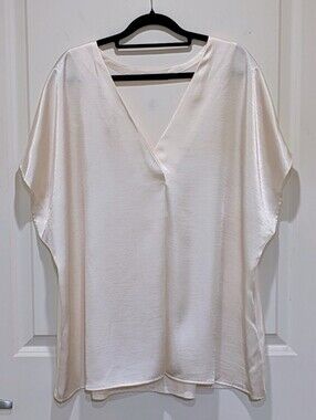 EUC Dunnes 22 White Satin Front Cap Sleeve Stretch Back Top